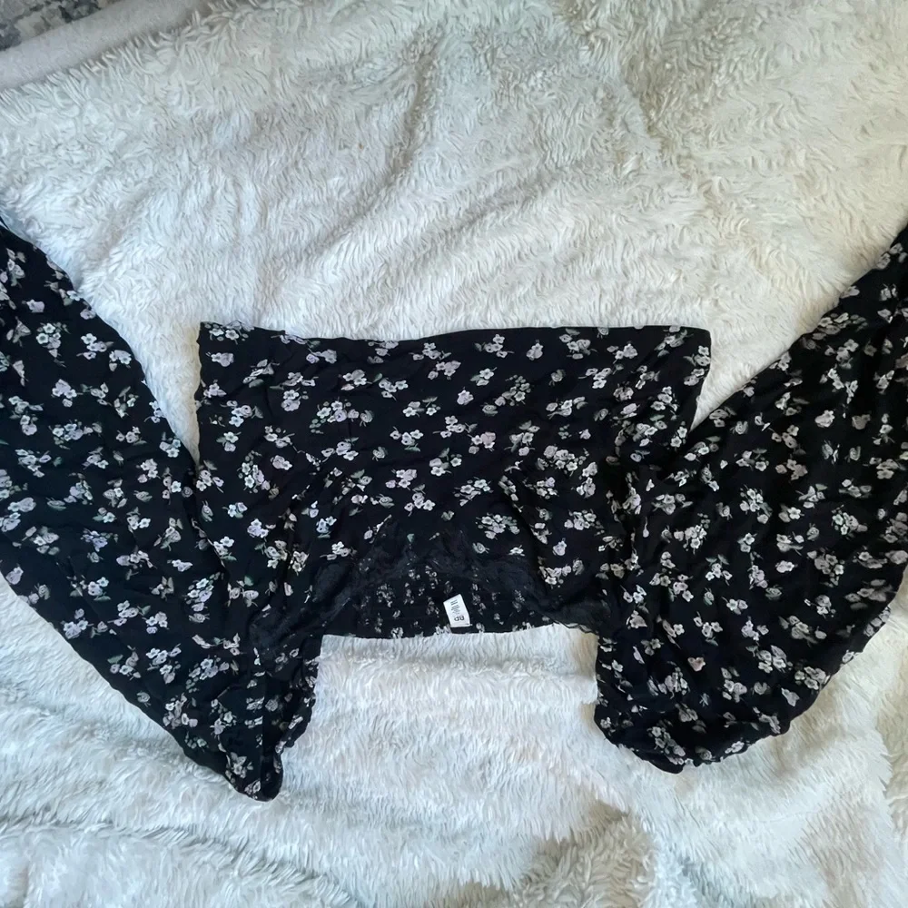 BP. Womens Black Floral Smocked Cropped Blouse Size XL  new - Picture 5 of 6